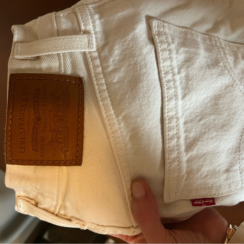 Levi’s off white jeans